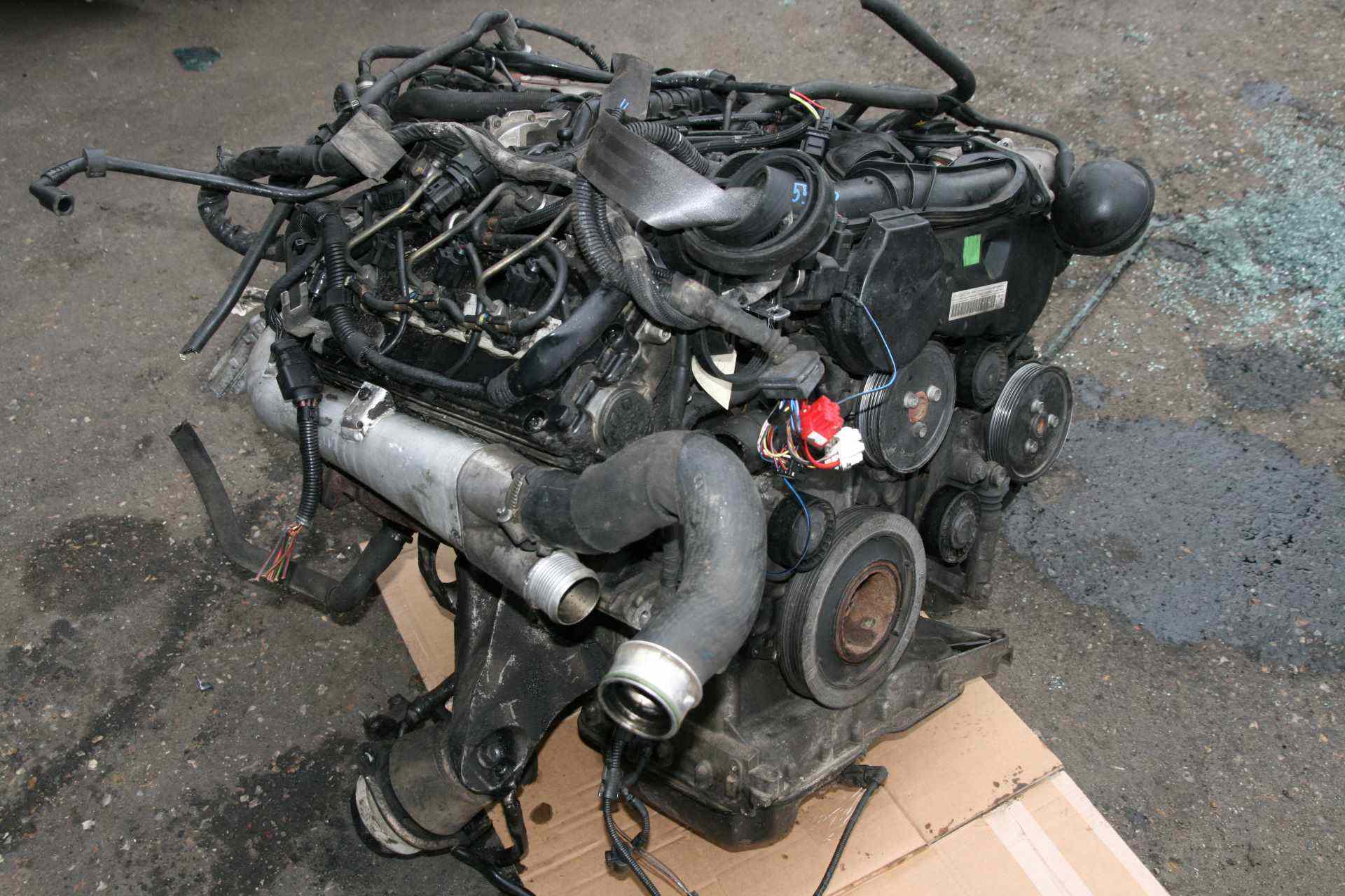 Moteur 
AUDI Q7 1 Phase 1, 3.0 Tdi-24V V6 Turbo Quattro 4x4, 232cv

05/2006

Type moteur : BUG

Vendu sans alternateur, démarreur, compresseur de clim

Garanti(e) 3 mois

Frais de Port sur devis