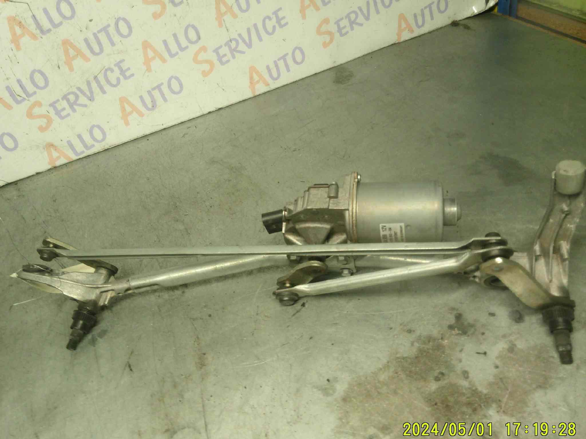 Systeme Essuie glace avant avec moteur 
BMW Serie-3
2009
