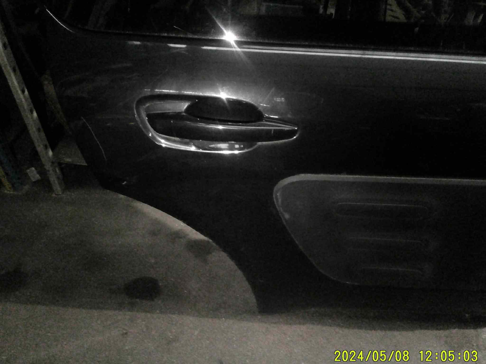 Porte AR Droit complète 
CITROEN C4 cactus 
légèrement rayer 

Frais de Port sur devis
