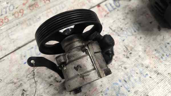 Pompe D-A 
CITROEN Xsara Picasso 
Ph2
1.6HDI
Année 2006
Code Moteur:DV6TED4_9HZ

