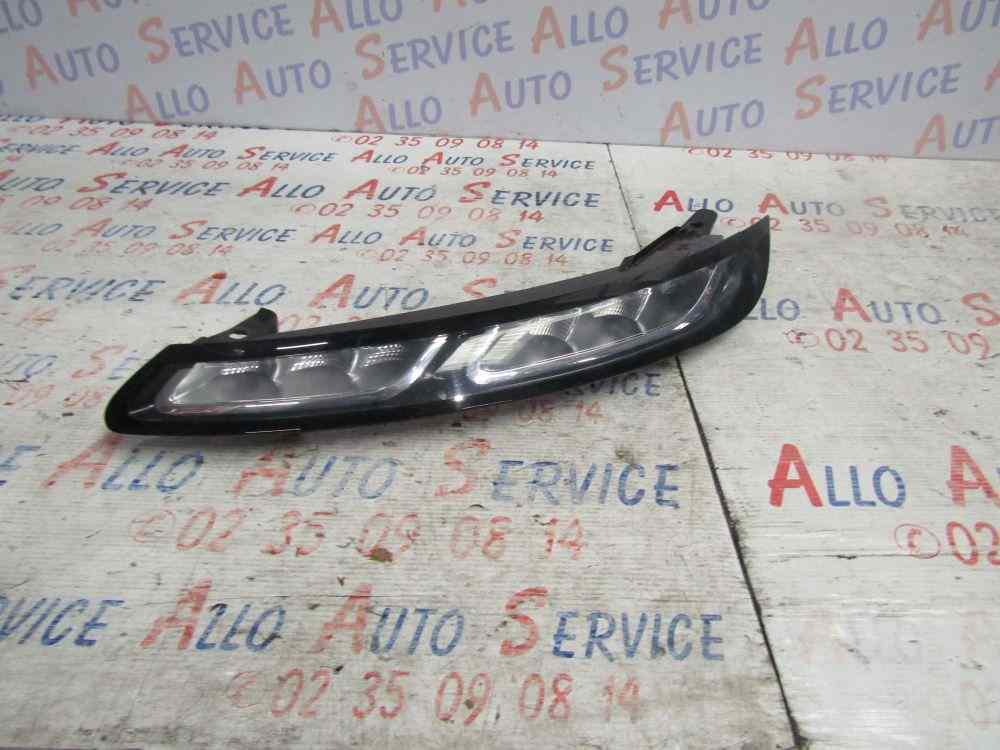 feu diurne Gauche
CITROEN C4 CACTUS 1.2VTI-12V
17.10.2017

