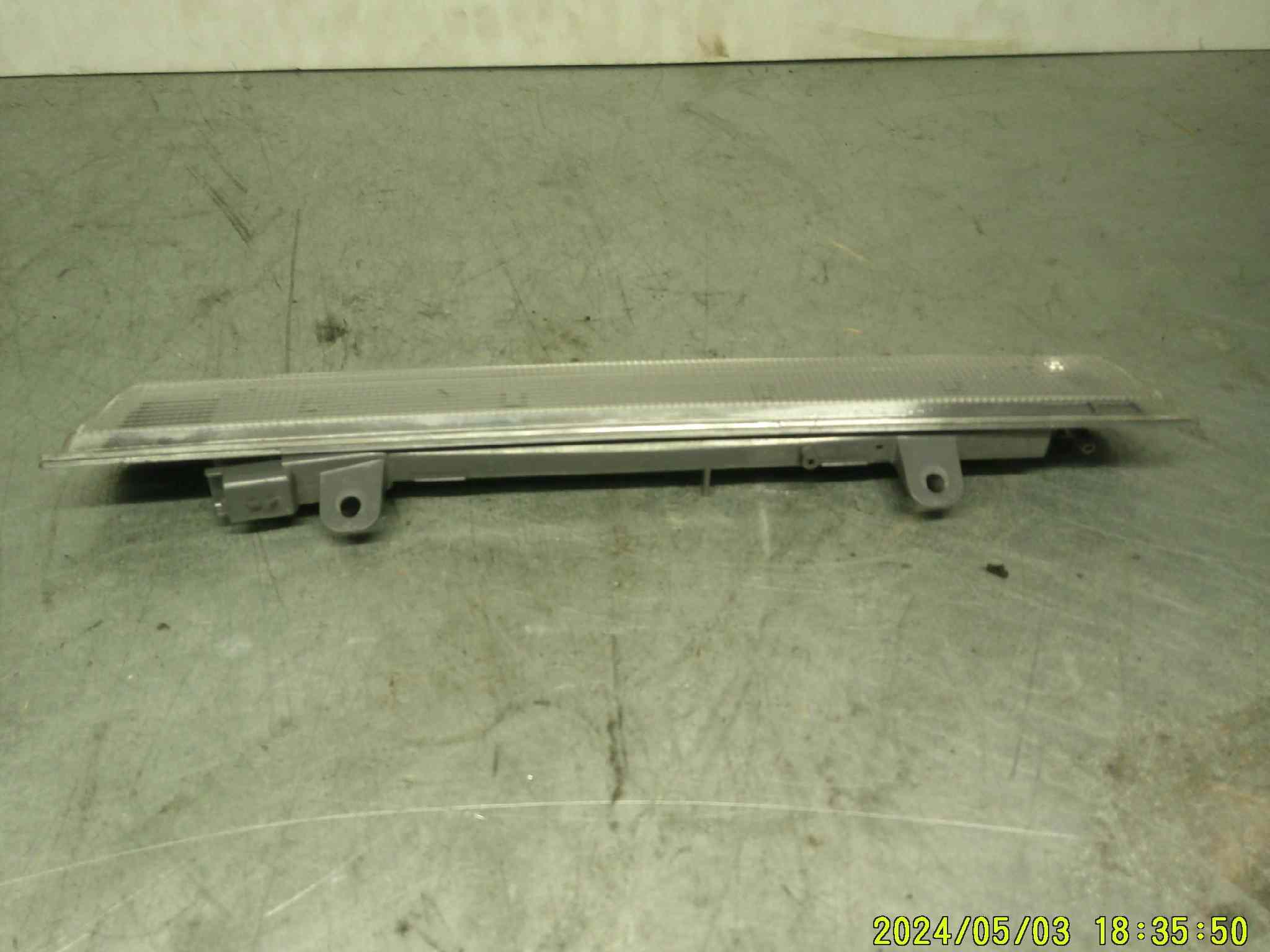 3eme Feu Stop 
CITROEN C4 cactus 2017
ref : 9804687380
