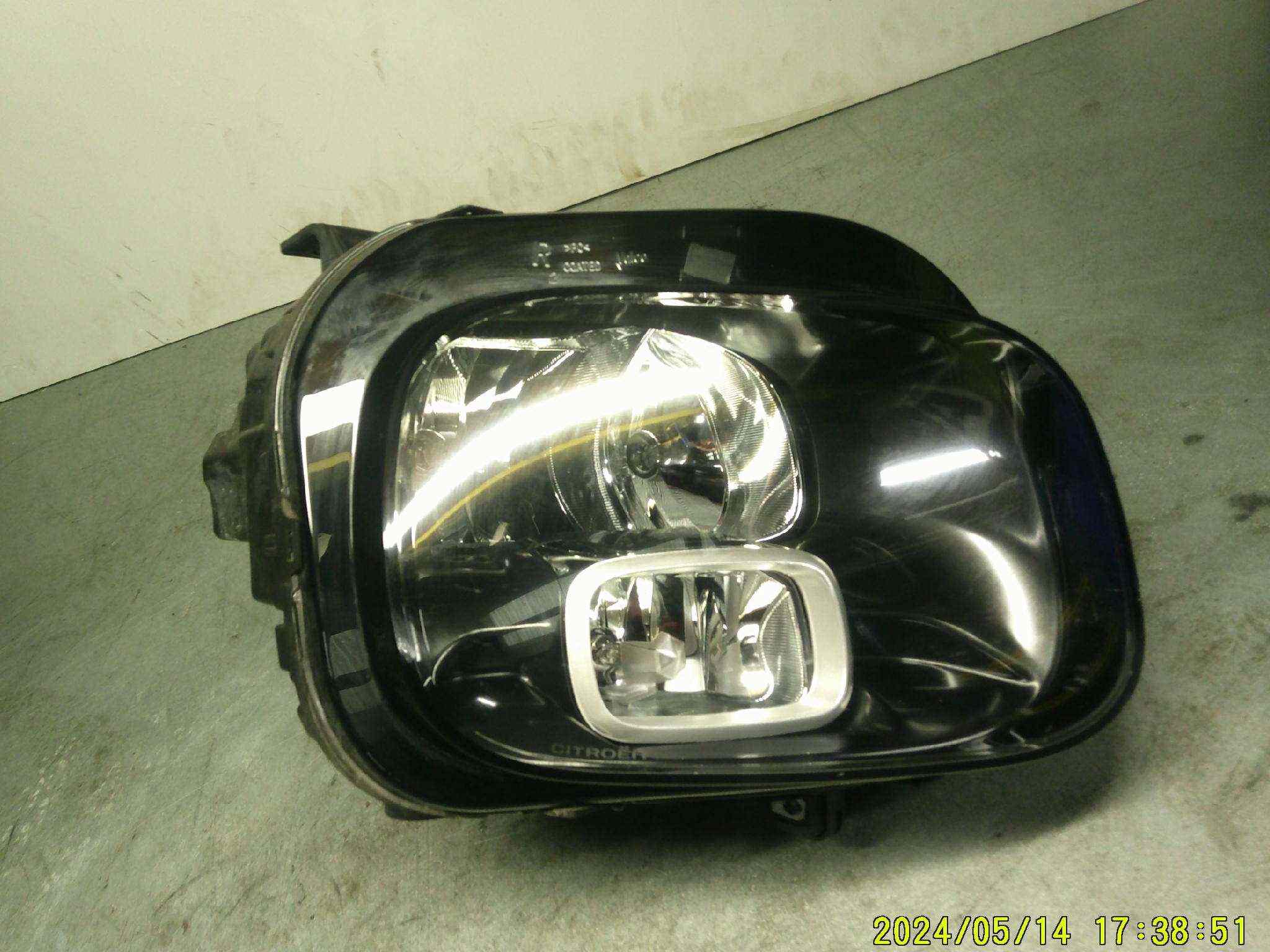 optique Avant DROIT
CITROEN C3 aircross phase 1 2019
ref : YQ00052780
      9810135080

