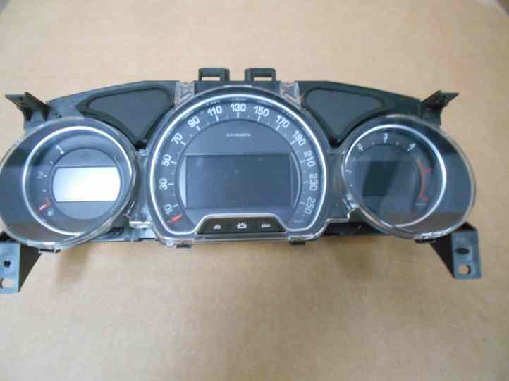 Compteur 
CITROEN C5 2 (X7) 2.0 HDI
An depuis 04.2008

Réf : 966626880


