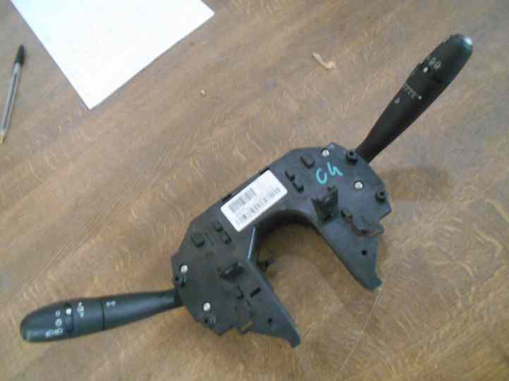 Bloc Commodo 
CITROEN C4
An 2012

Valeo 624345