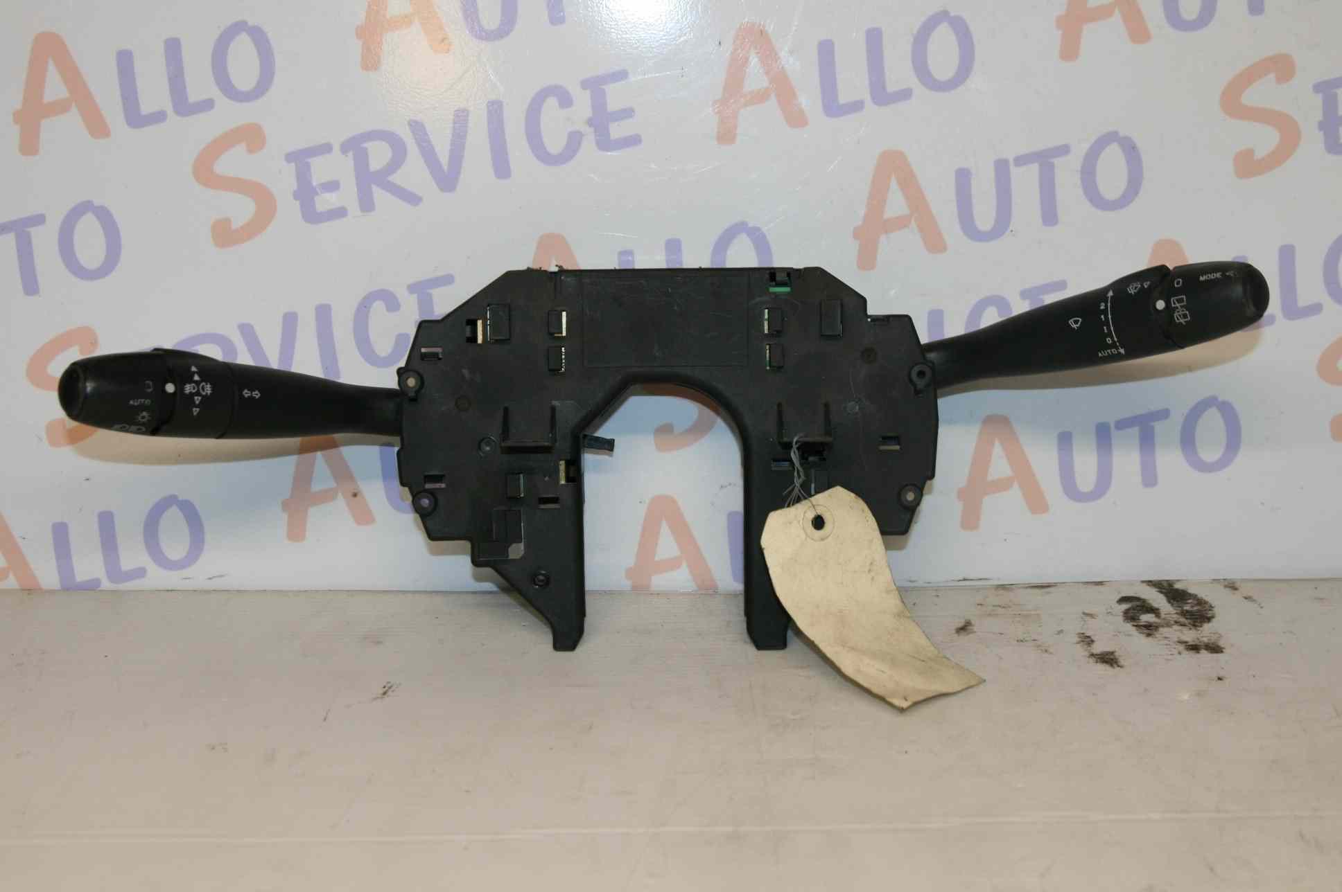 Commodo
CITROEN C5 2 (X7)
An depuis 04.2008

Delphi 96655327XT

Option auto sur phares et essuies glace

