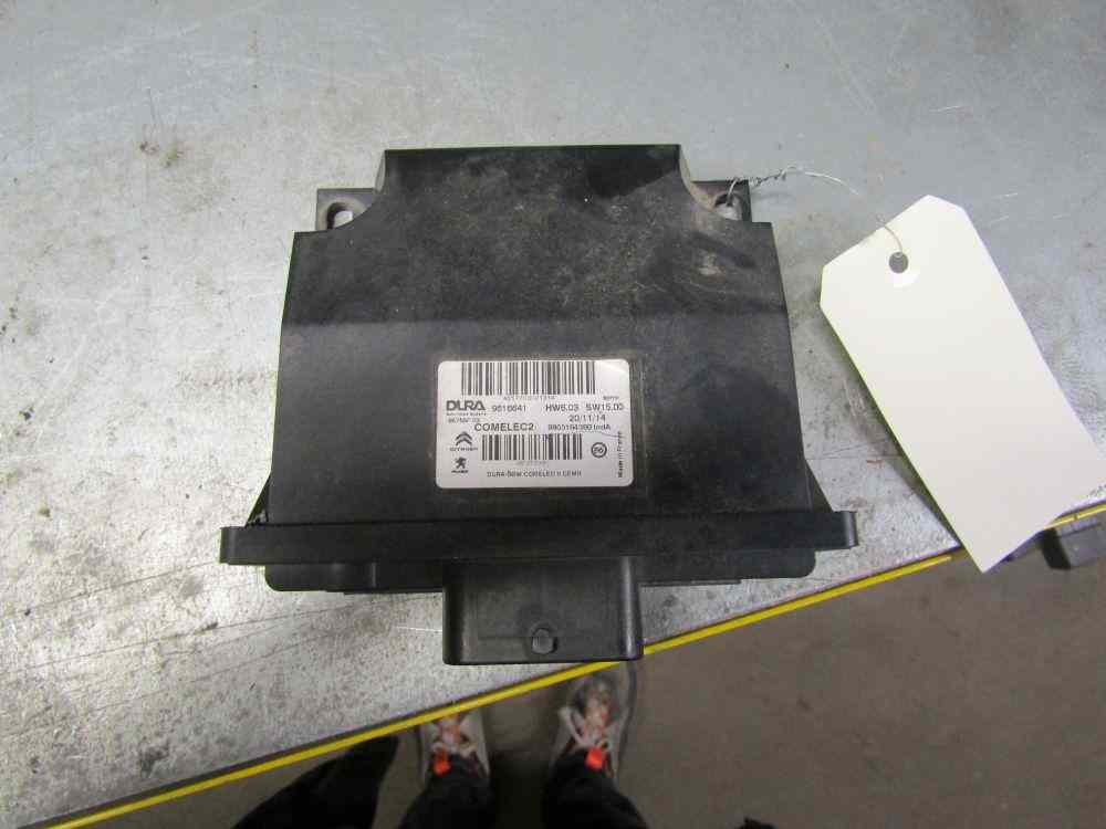 Calculateur DE BOITE DE VITESSE
CITROEN C4 PICASSO I
REF:9805164380

