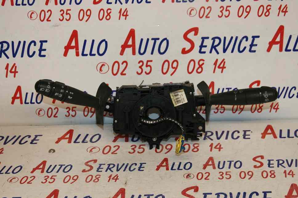 Commodo 

DACIA Logan

REF : 8200792587

RENAULT / VALEO

