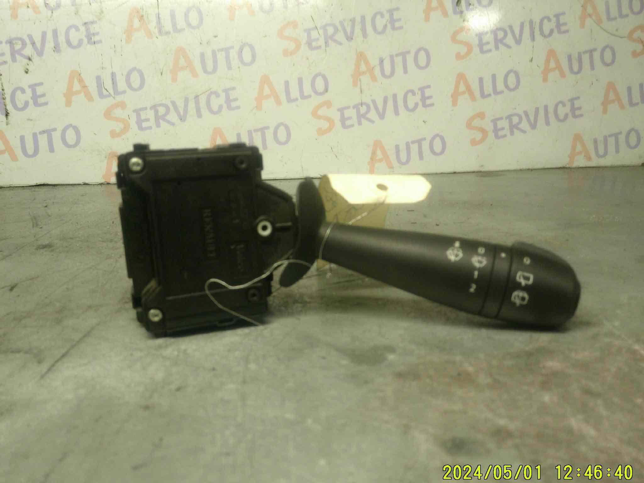 Commodo Droit
DACIA Duster
coter essuis glace 
