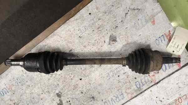 Cardan Gauche
FIAT Panda 2 Ph2
1.2i 
Code Moteur:169A4000
Année 2011

