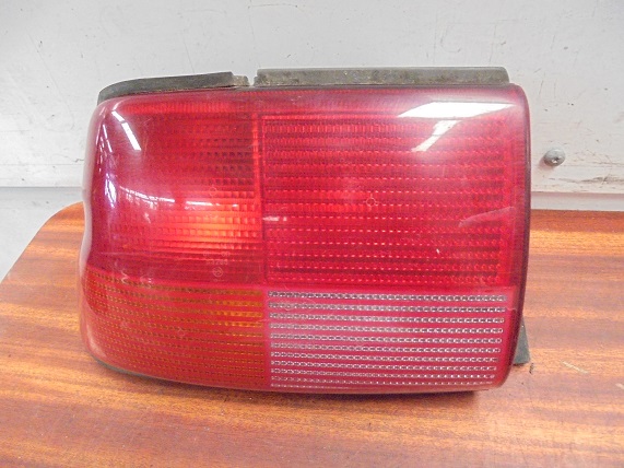 Feu Arriere Gauche
FORD Escort 5
An 01.1995 - 08.2000