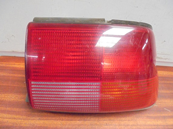 Feu Arriere Droit
FORD Escort 5
An 01.1995 - 08.2000