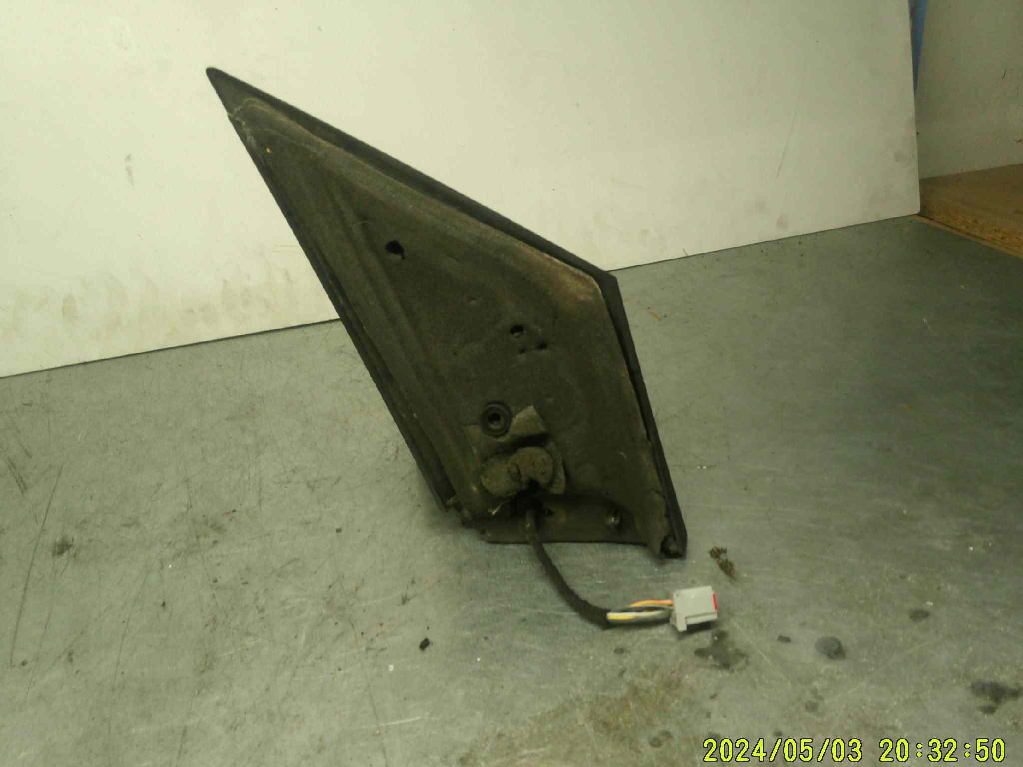 Retro Electrique Gauche
FORD Fiesta 5 
ref : 2802-001 lh 

