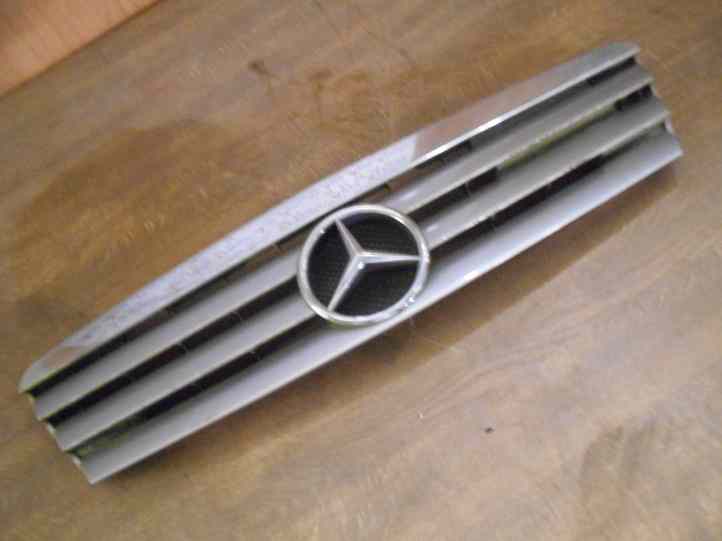 Calandre 
MERCEDES Classe A (W168)
An 01.1998 - 03.2001

Frais de Port sur devis