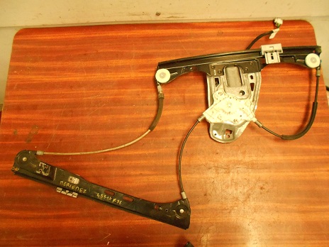 Leve Vitre Av Droit
MERCEDES Classe C 220 (203)
An 05.2000 - 09.2003