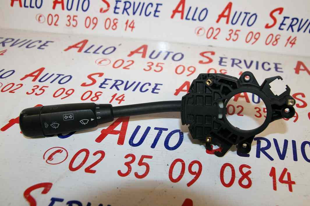 Commodo Phare/Essuie-glace MERCEDES Vito/Viano 368
01.1997

Références :
628L12 / 282929