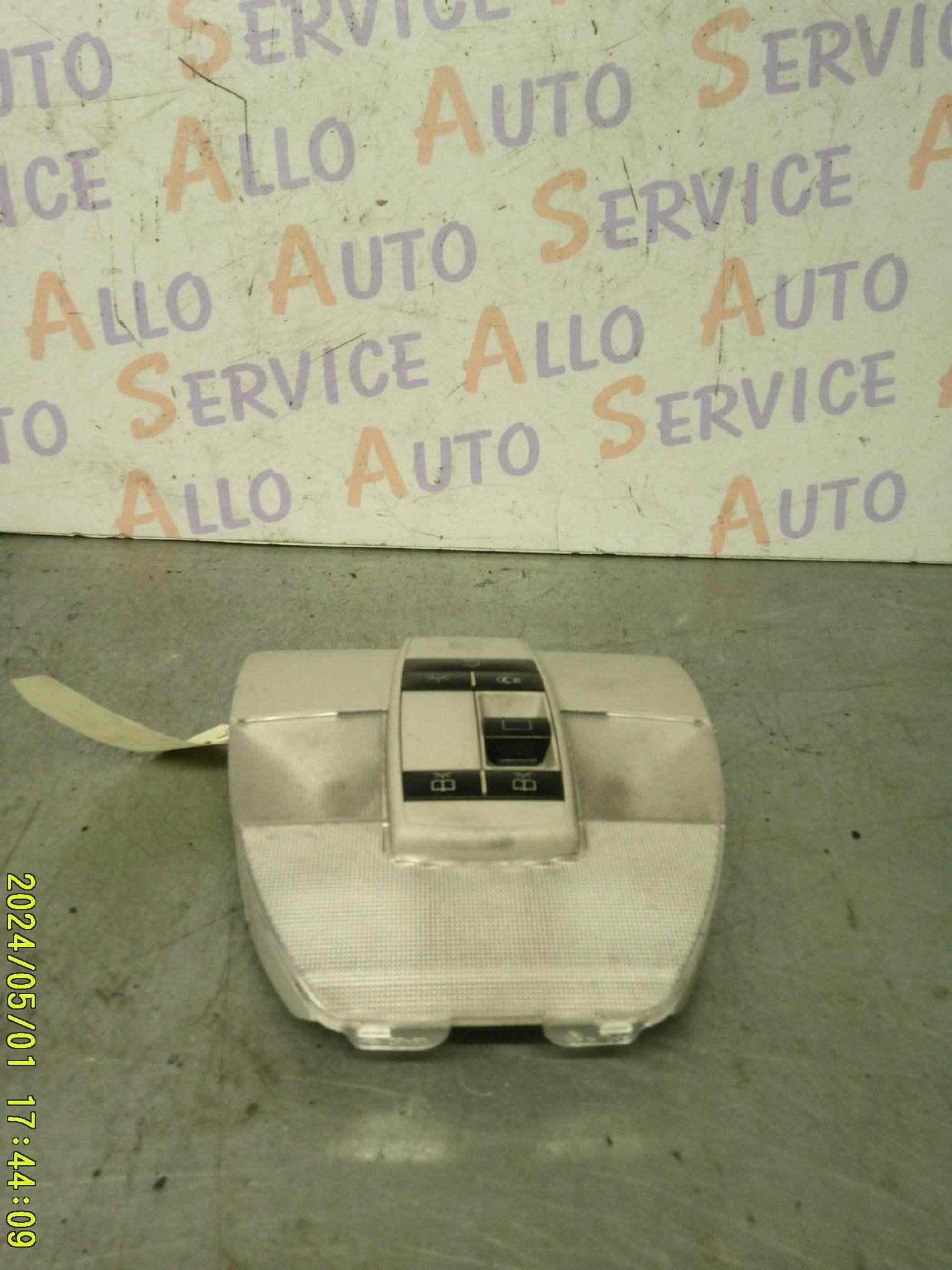 Plafonnier 
MERCEDES Classe B
réf: 2Jm008831-61
