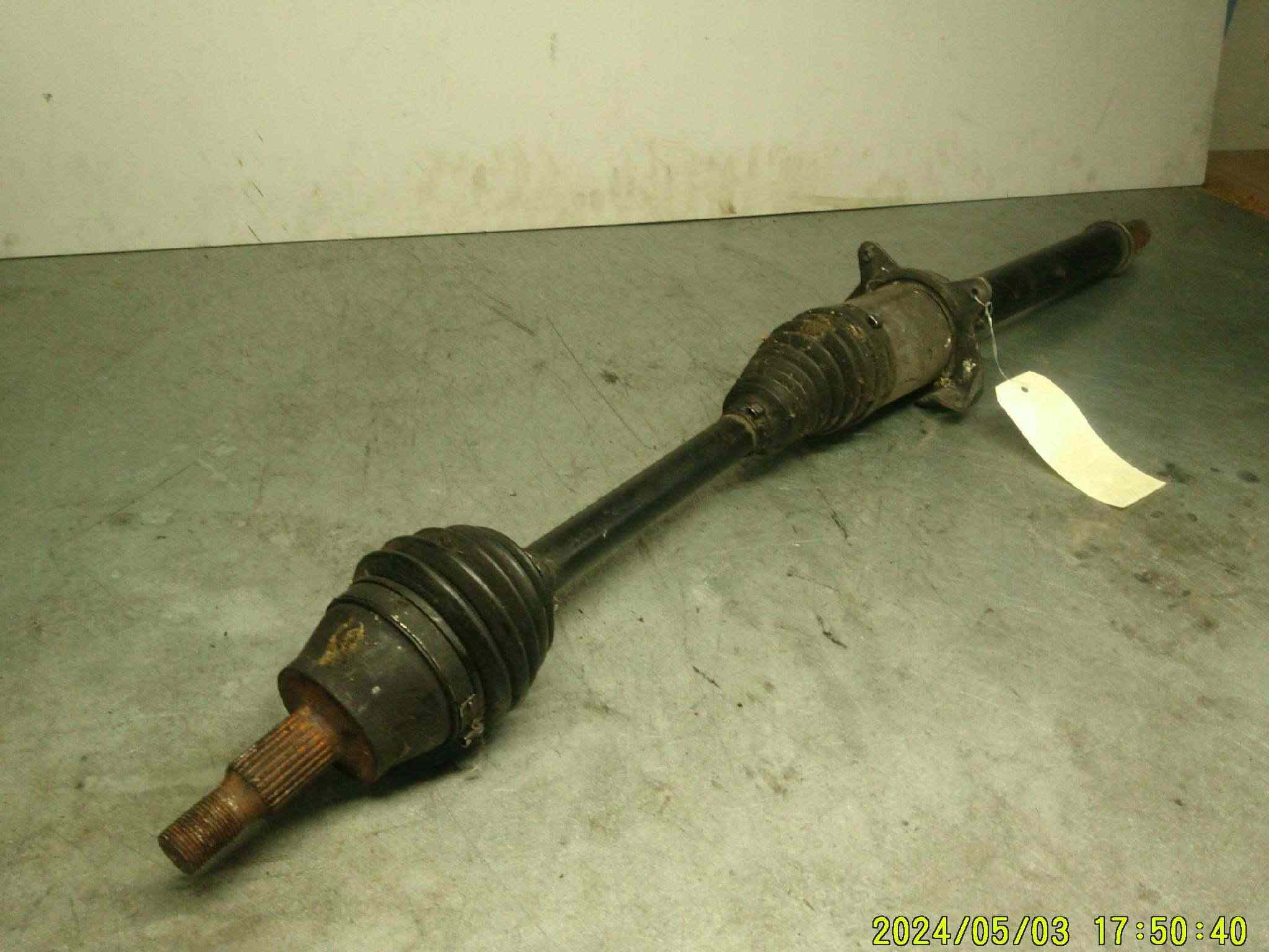 Cardan avant Droit
MERCEDES Classe A 168 1.4i 1999

