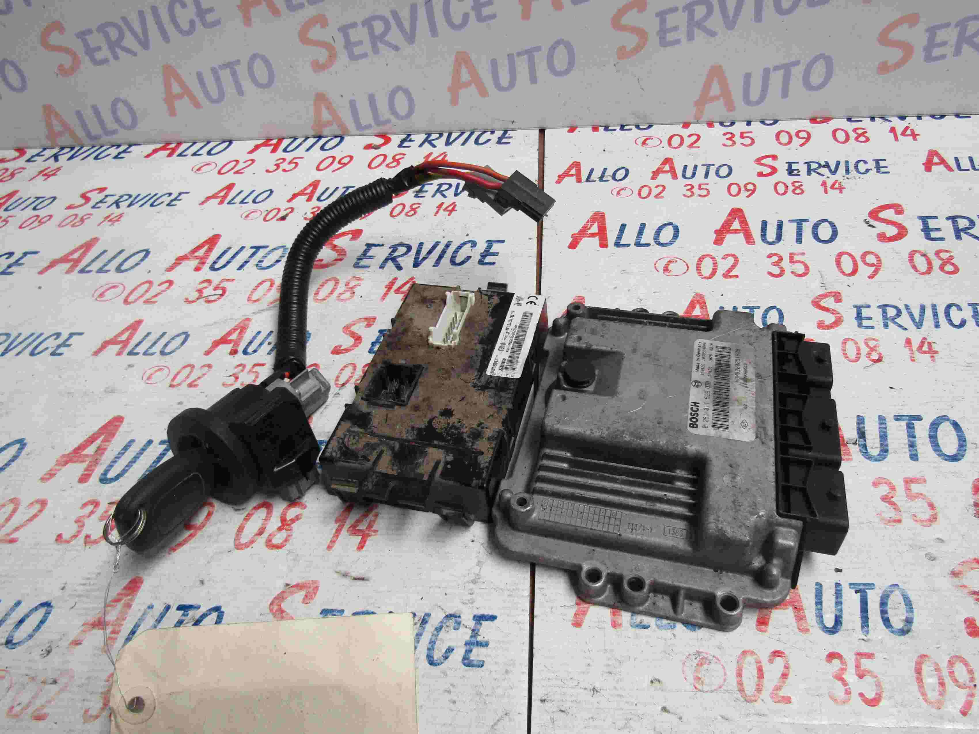 Kit de demarrage
OPEL Vivaro / RENAULT Trafic
1.9 DTi 100CV
07.2005

Inclus : Clé + Neiman + Calculateur + UCH

Références UCH :
UCH N2 / P8200461556--K

Références Calculateur :
02810111529 / HOM 8200051608 / 8200389519