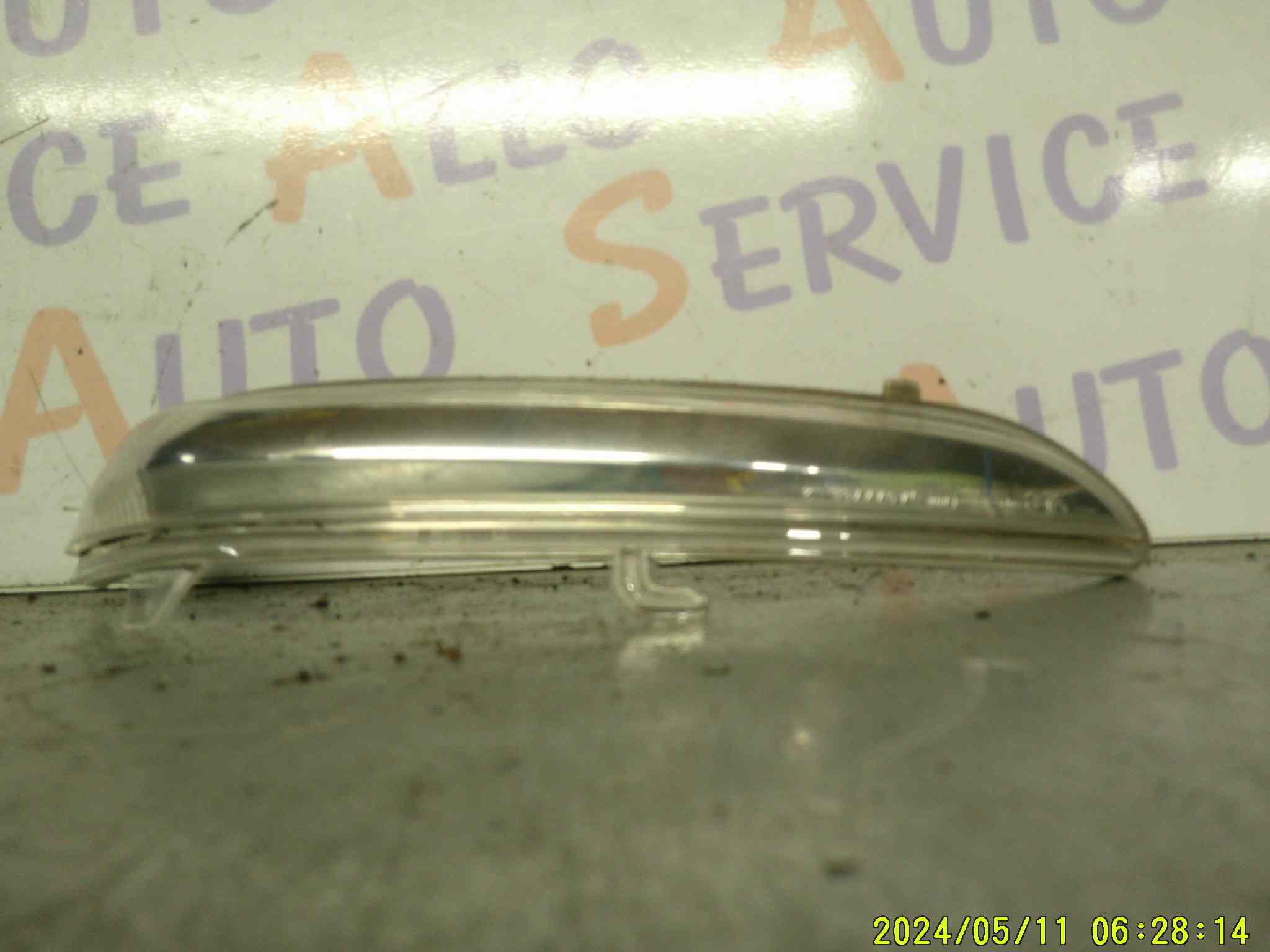 FEU CLIGNOTANT SUR RETRO DROIT PEUGEOT 
REF PEUGEOT: WY5W

