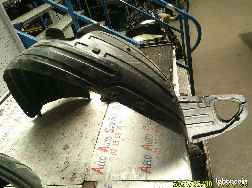 Pare boue av aile avd peugeot 207

