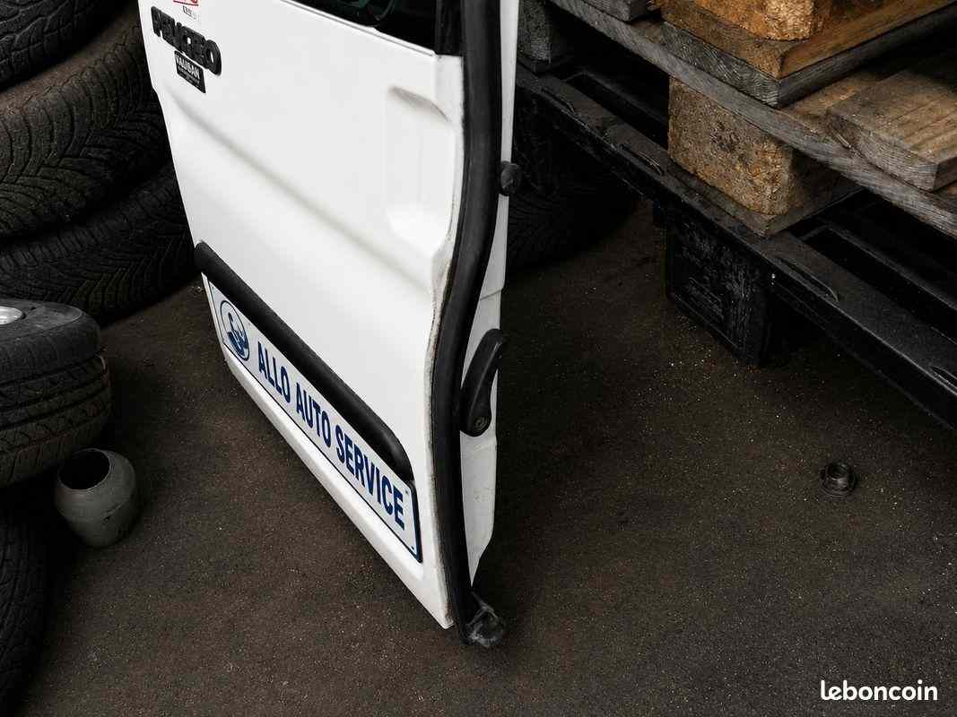 Porte AR 
PEUGEOT Partner

Frais de Port sur devis
GARANTIE 12 MOIS