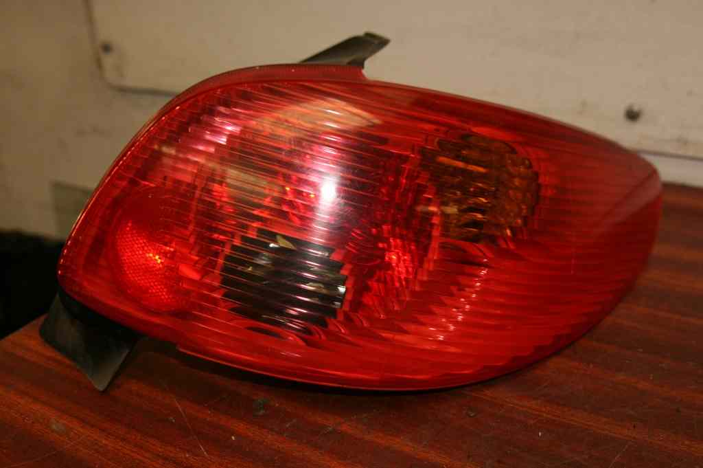 Feu Arriere Droit PEUGEOT 206
09/2003
