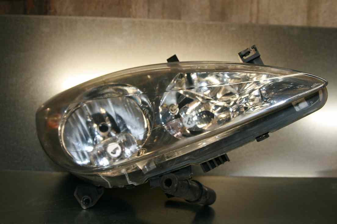 Optique Droit PEUGEOT 307 SW phase 1
04.2003

Ref : 9641615680

