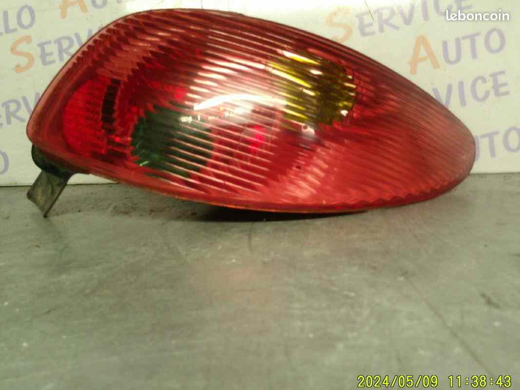 Feu Arriere DROIT 
PEUGEOT 206

