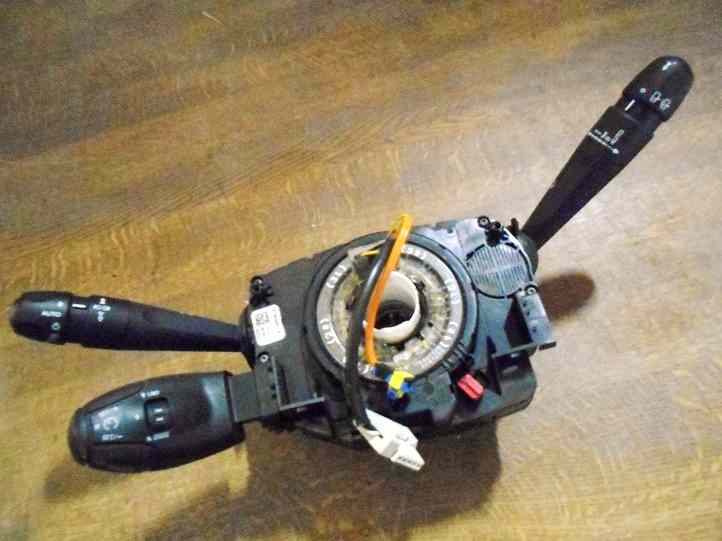 COM 2008 
PEUGEOT 208
03.2012 - 09.2015

Valeo 98030392ZD

Option auto optiques et essuie glace
