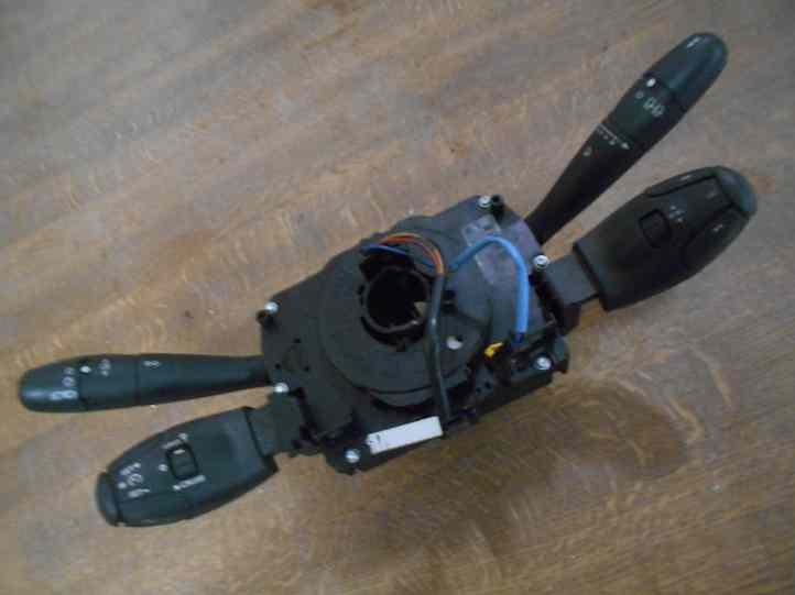 COM 2005
PEUGEOT 207
An 2009 

Valeo 966613005XT



