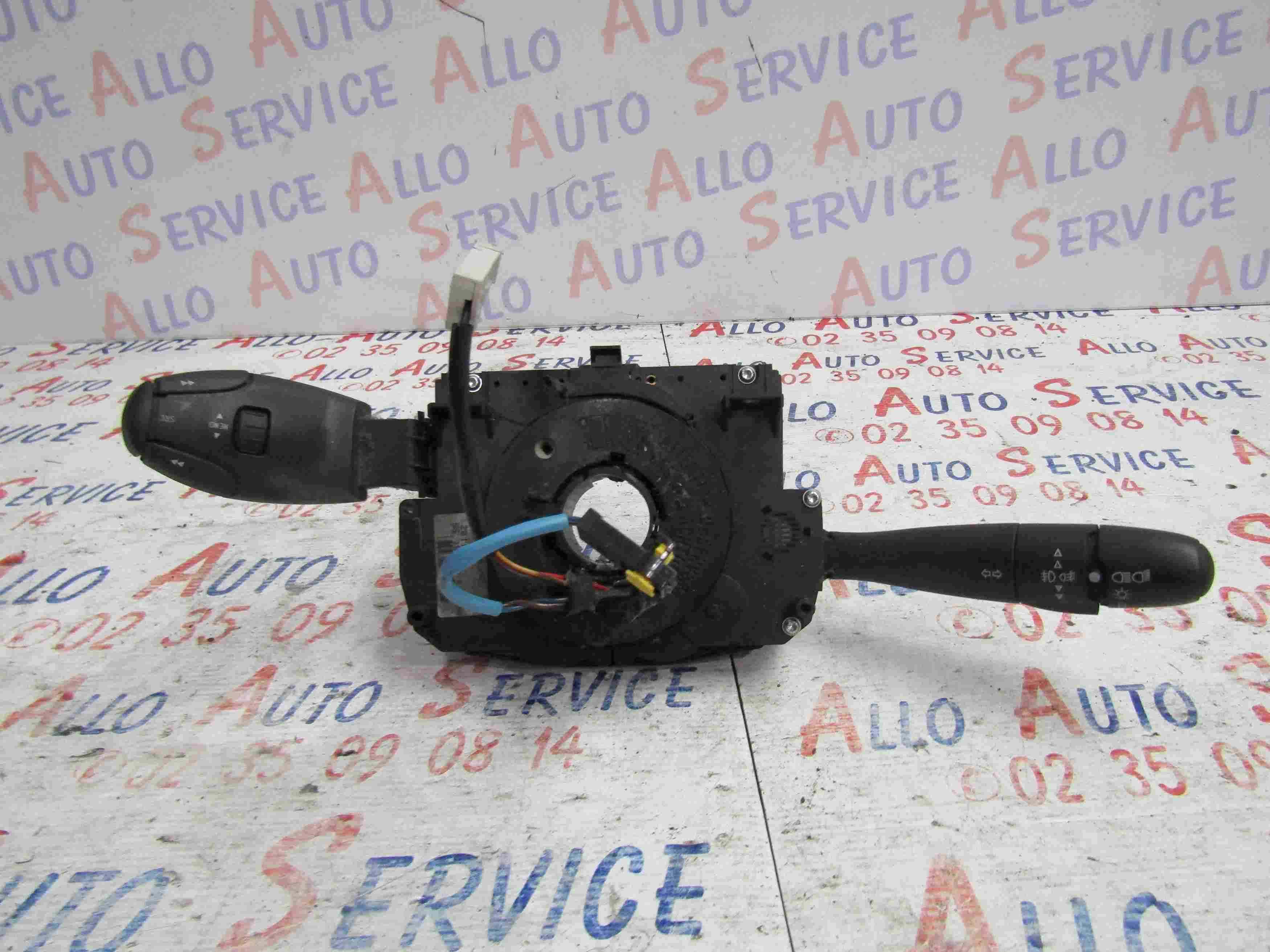 Commodo 
PEUGEOT 207 Phase 2 1.6 HDI 90CV
06.2010

Réf:96661300XT
Frais de port sur devis



