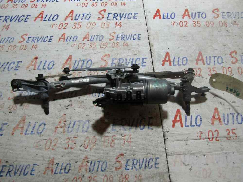 Systeme Essuie glace BOSCH
PEUGEOT Partner II
REF:0 390 241 621 12V 058 

