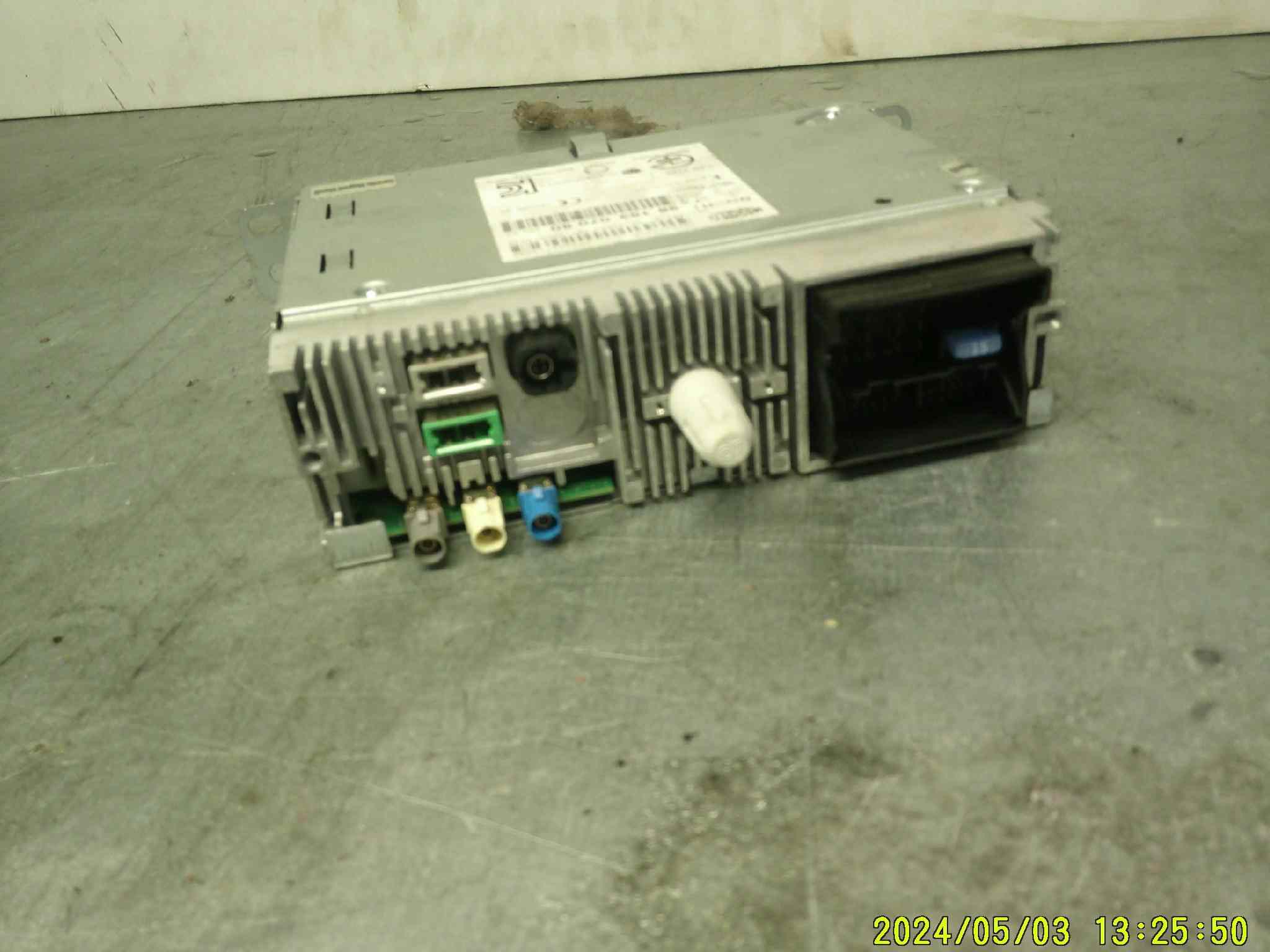 Autoradio boitier de gps  
PEUGEOT 308 2 phase 1 
ref : 9816307080

