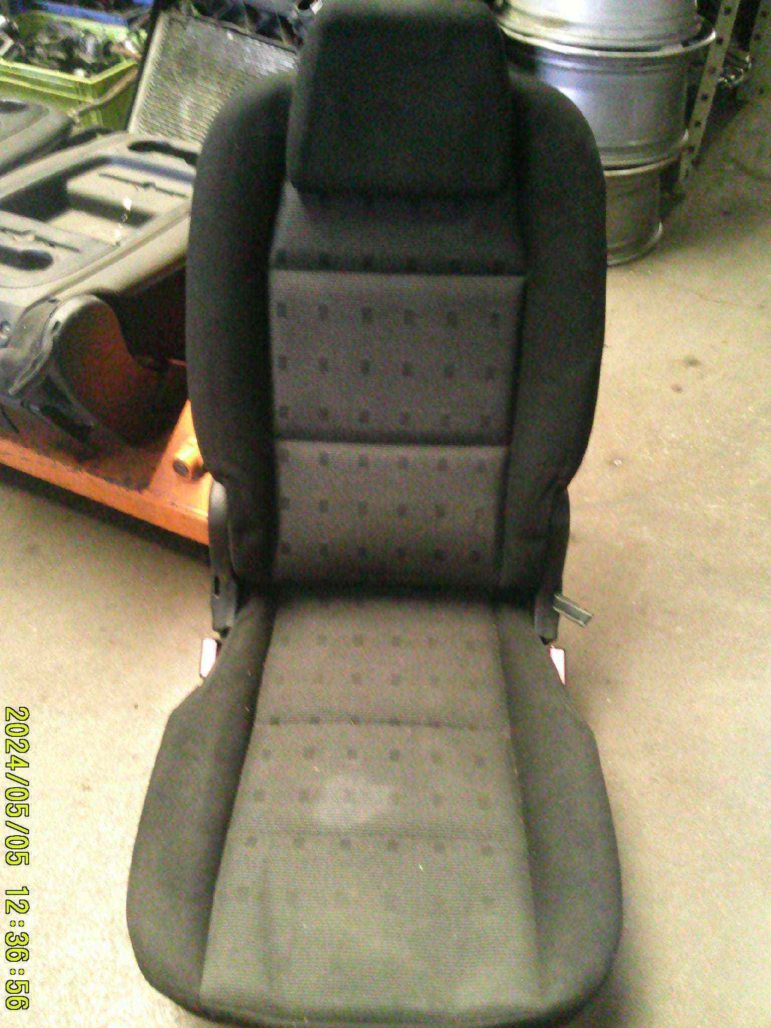 Siege AR Droit
PEUGEOT 307 phase1 break 2.0 hdi

