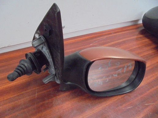 Retro Manuel Droit
PEUGEOT 206
An 09.1998 - 03.2009

Coque marron clair

