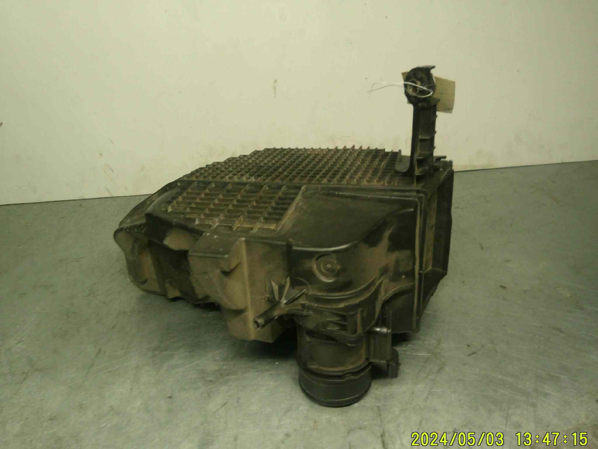 Boite a Air 
RENAULT Clio 4 1.5 dci 
ref : 165001258r 
      165008308 
