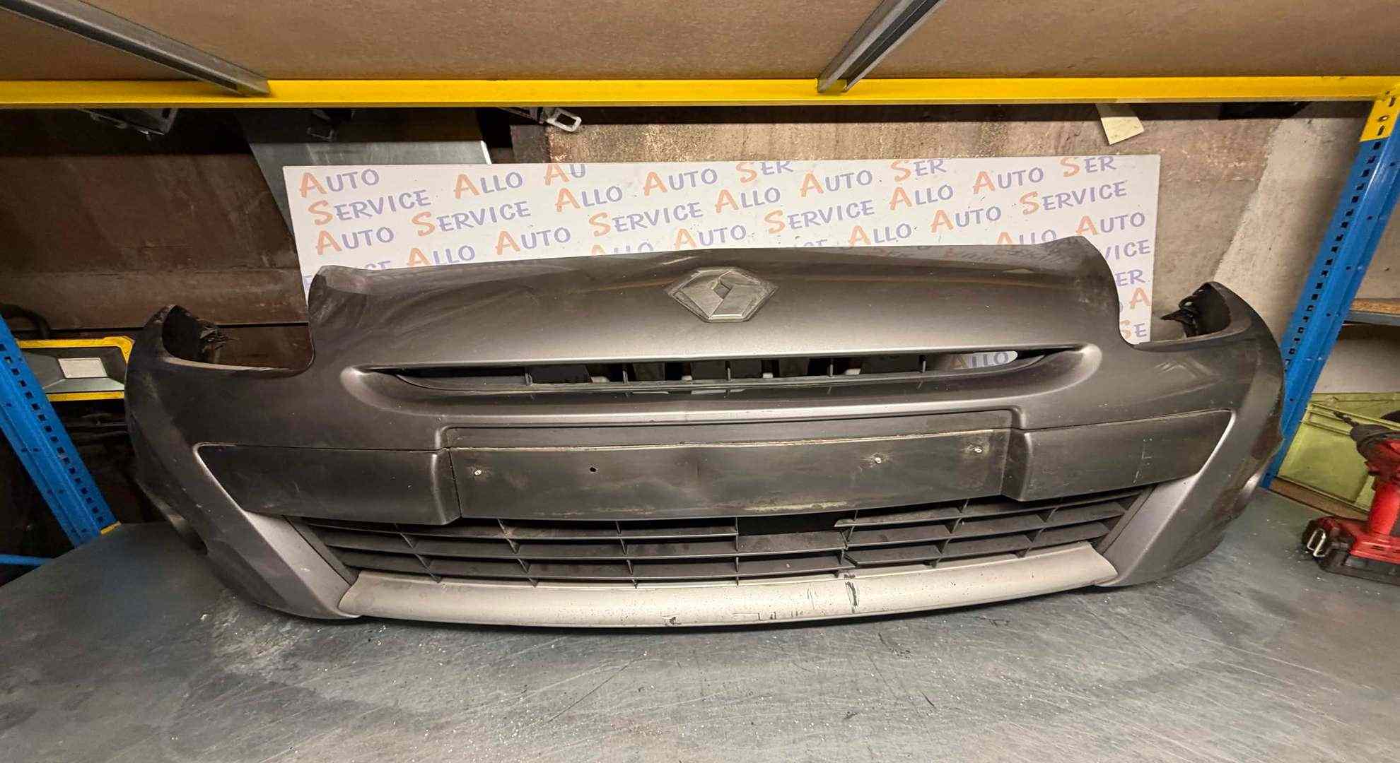 Pare Choc Av 
RENAULT Clio 3
phase 2 1.5
annnee 27/06/2012
Frais de Port sur devis
calandre casser !