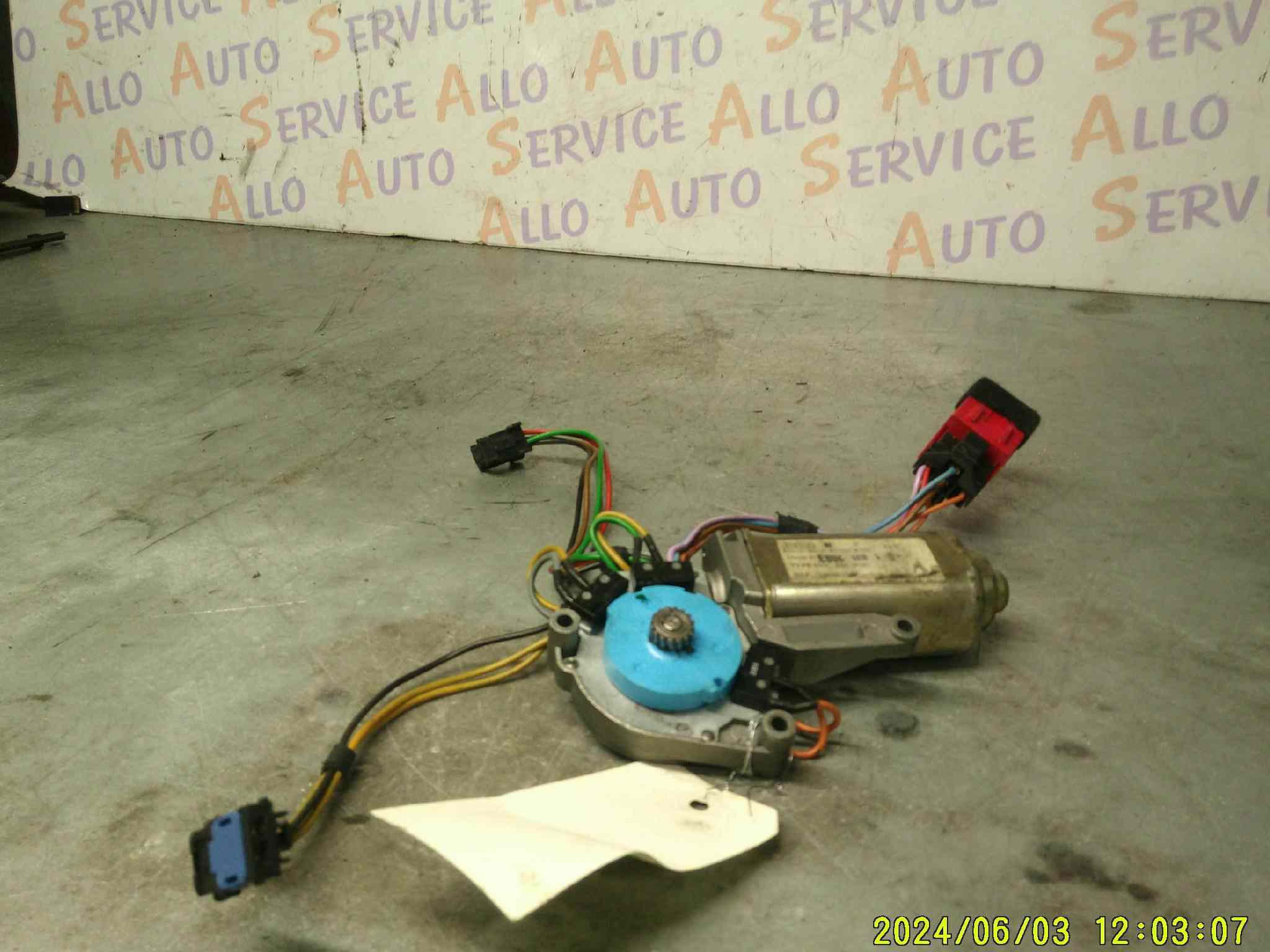 moteur Toit Ouvrant avec faisceau  
RENAULT Clio 2 phase 2 

Frais de Port sur devis