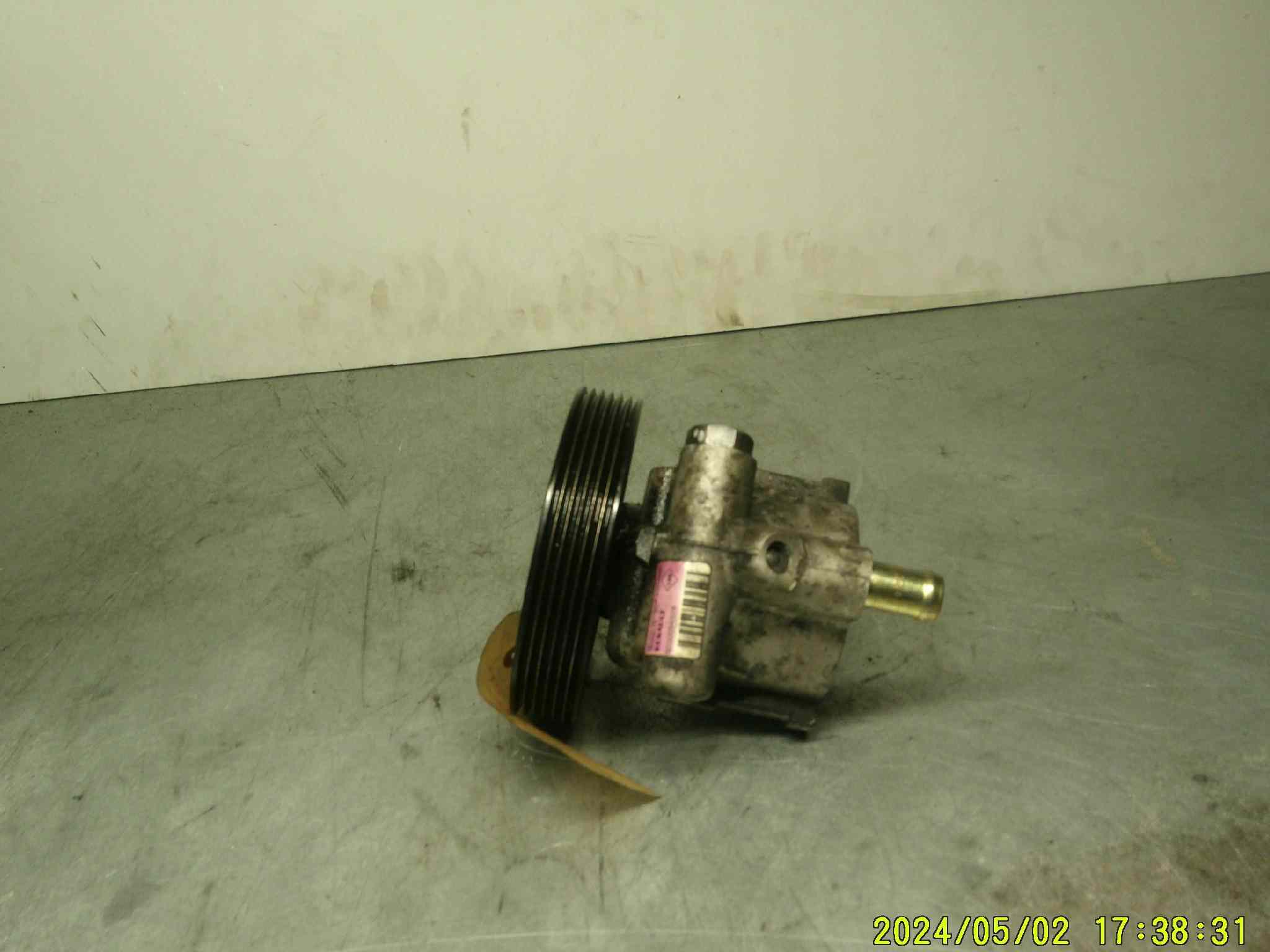 Pompe D-A 
RENAULT Laguna 2
ref: 8200054528
