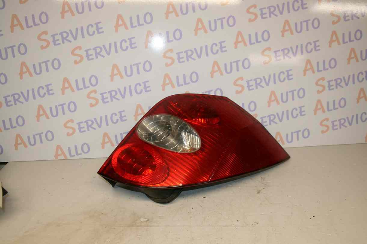 Feu Arriere DroitRENAULT Laguna 2 break phase 1
09/2004
