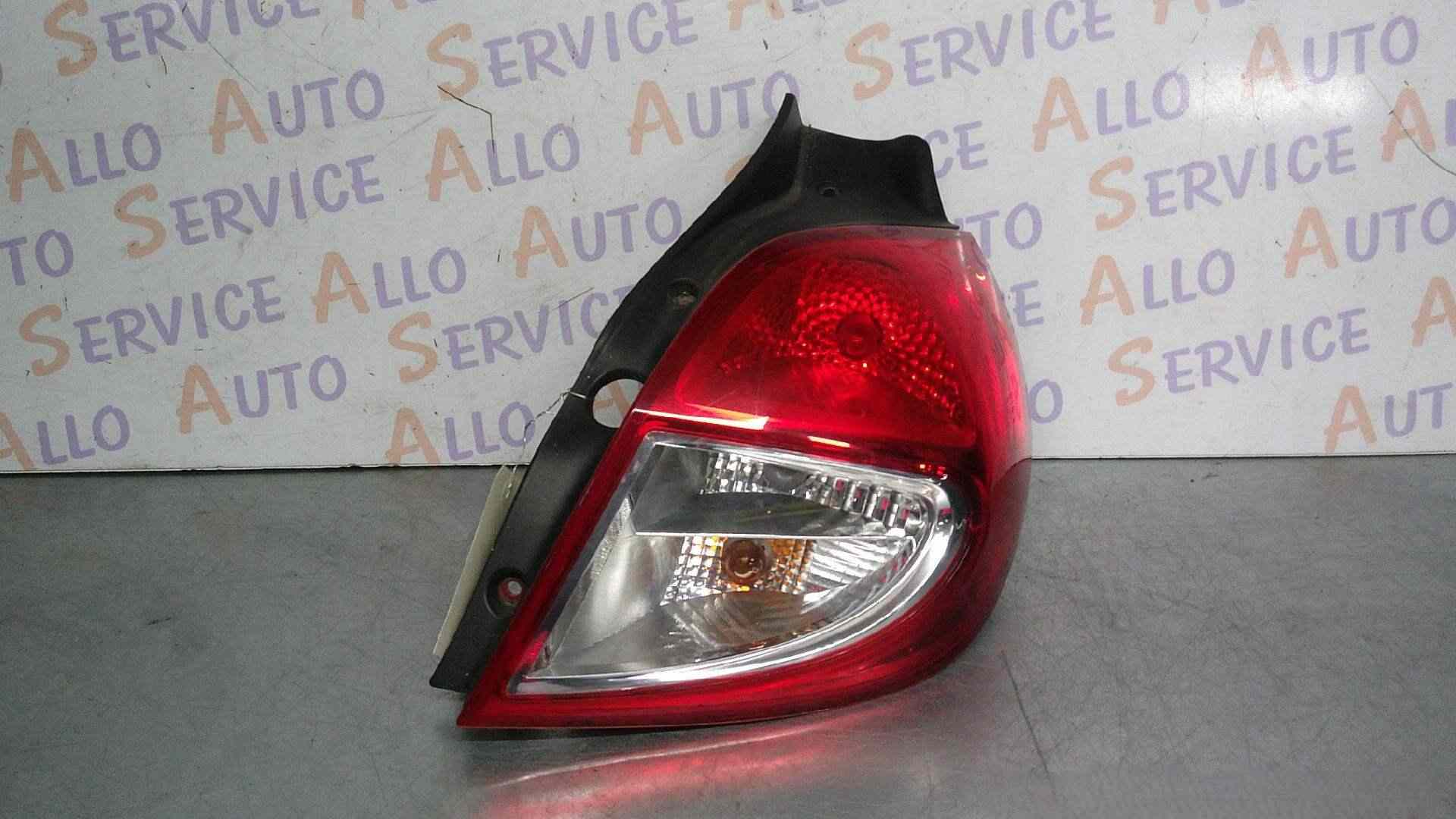 Feu Arriere Droit RENAULT Clio 3 PHASE 2 

MILLESIME 10/2011
