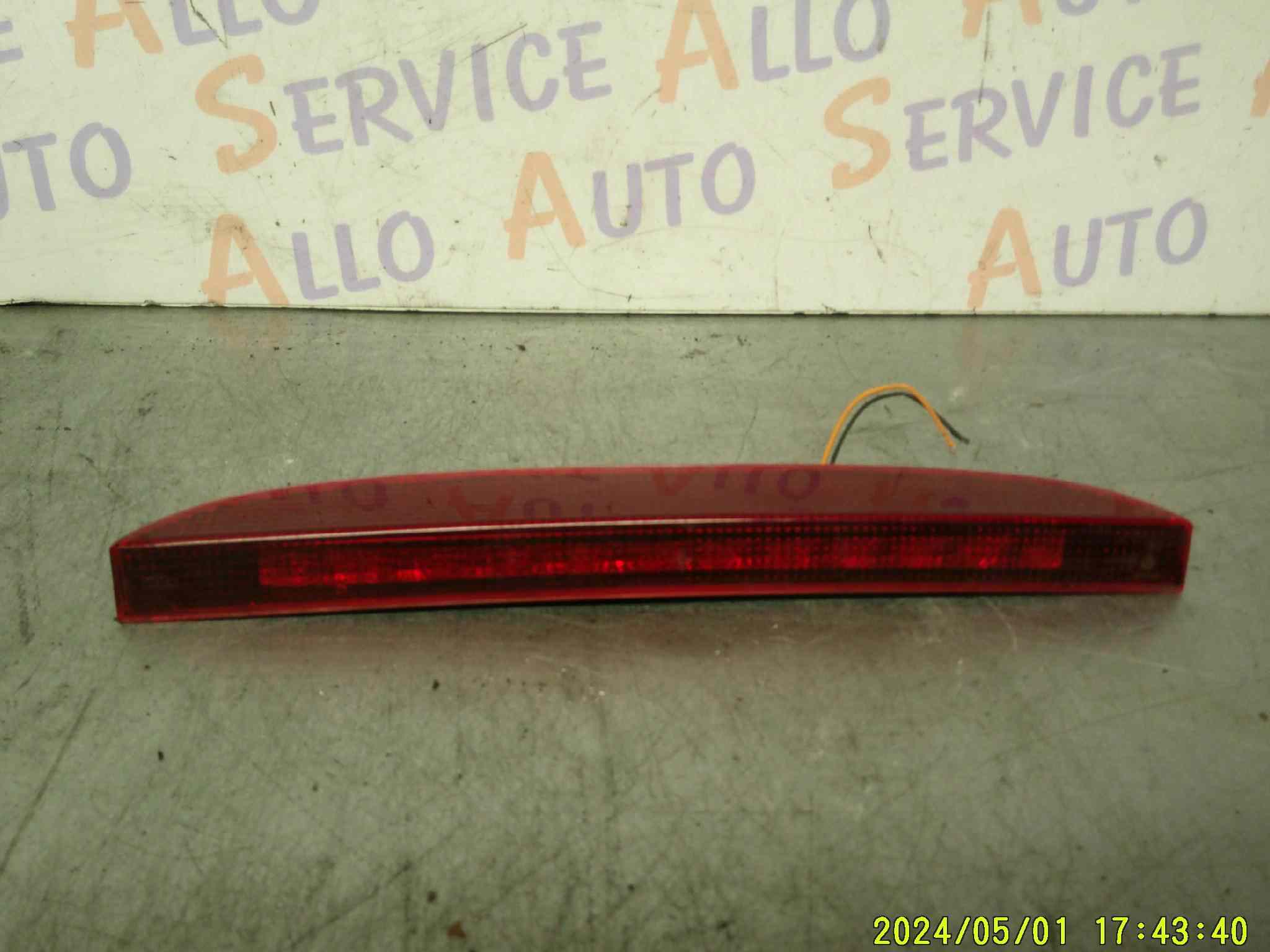 Feu Stop 
RENAULT Clio 2
ref: 7700410753
