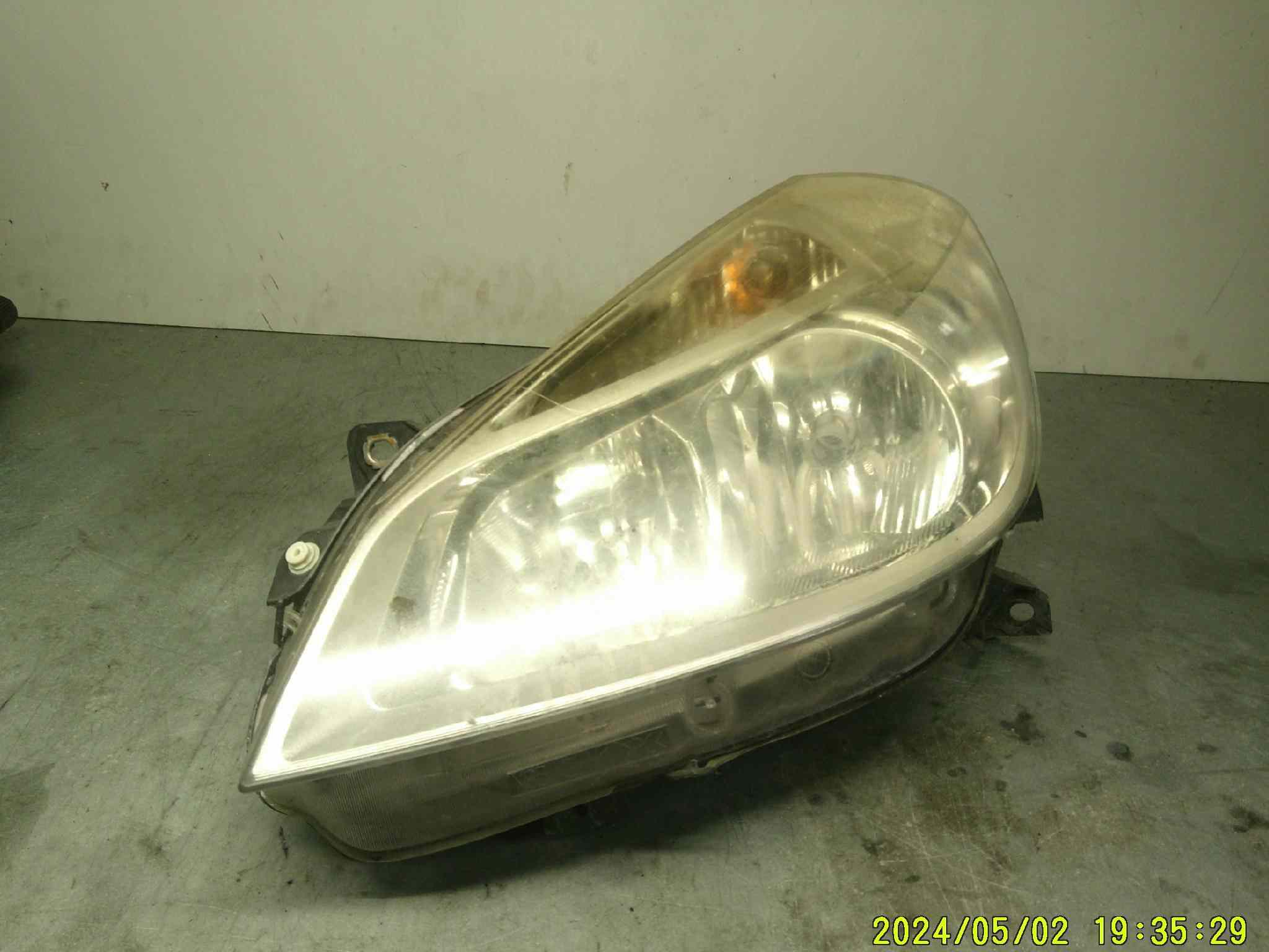 optique Avant GAUCHE Gauche
RENAULT Clio 3
ref : 8200244889
      8200459824
