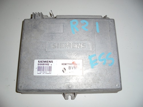 Calculateur 
RENAULT R19 R21 1.7L 
An 1995 

Siemens S100811102 E
Hom 7700731802
7700858511 

