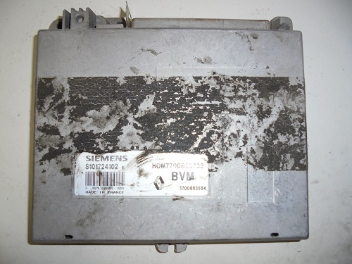 Calculateur RENAULT
Safrane 2.0

Siemens S101724102 F
Hom 7700853733
7700863564