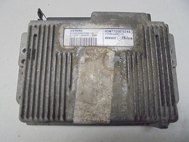 Calculateur 
RENAULT Megane 1.6 Essence 
An 1996 - 1999 

Siemens S105300102 D 
Hom 7700875745 
7700103718