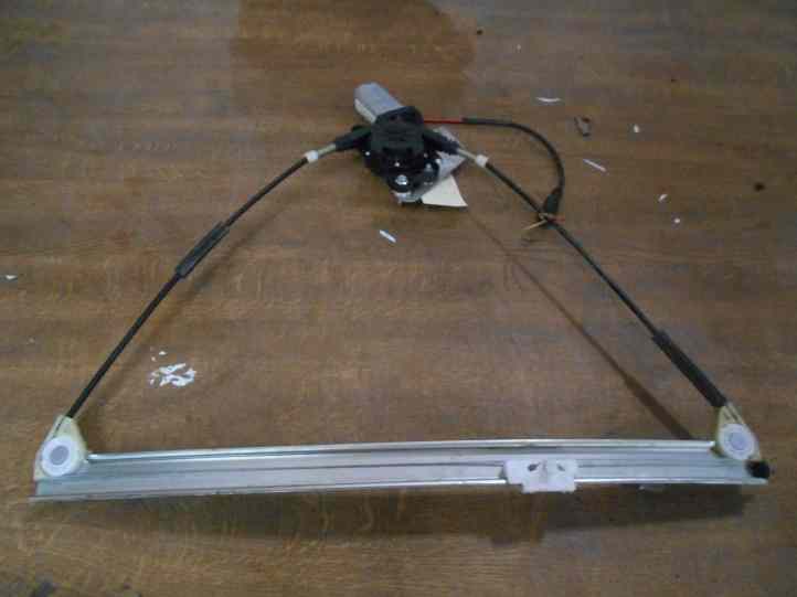 Leve Vitre Av Gauche
RENAULT Megane Scénic 1 phase 2 (5 portes)
An 08.1999 - 06.2003