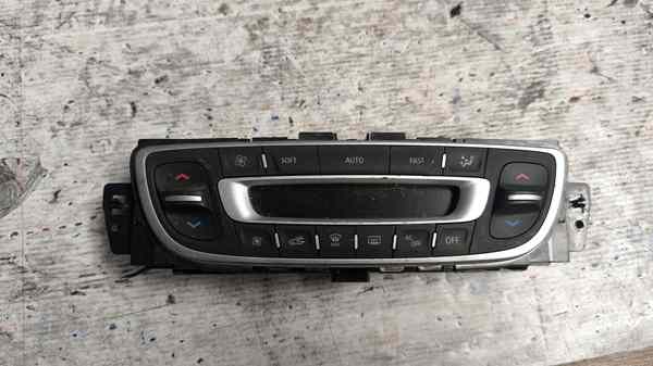 Commande de chauffage 
RENAULT Megane 3
PH1
Ref:275100007R

