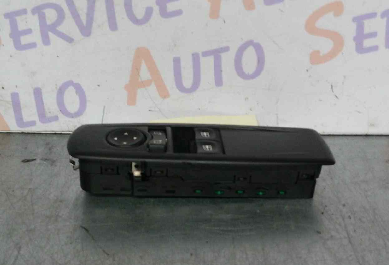 Bouton Leve Vitre Gauche RENAULT Megane 3 PHASE 1 COUPE

MILLESIME 08/2010

